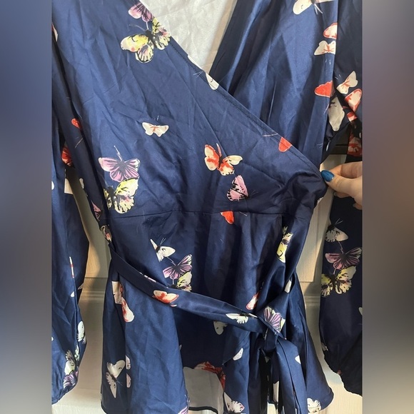 SHEIN Butterfly Print Blouse With Belt - Picture 4 of 7